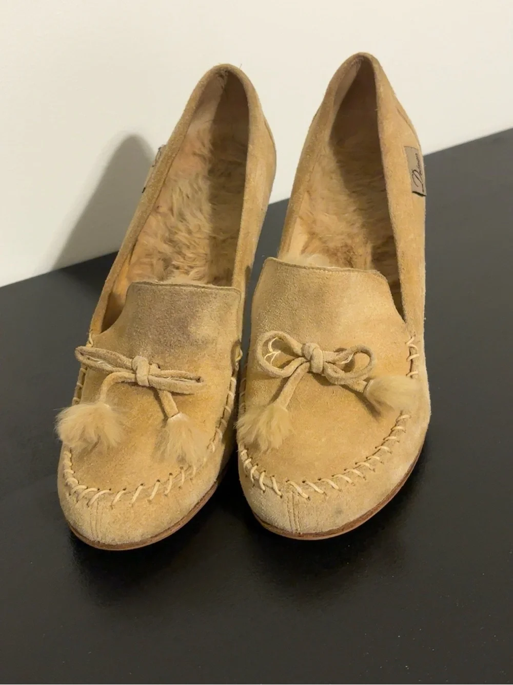Vintage Delman Women’s 9M Suede Fur Lined Moccasin Pom Pom Heels Pumps Tan
